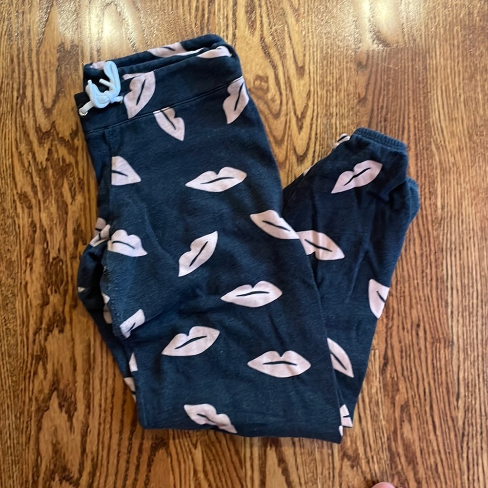 Monrow lounge pants. Super cute and comfy. Size XS